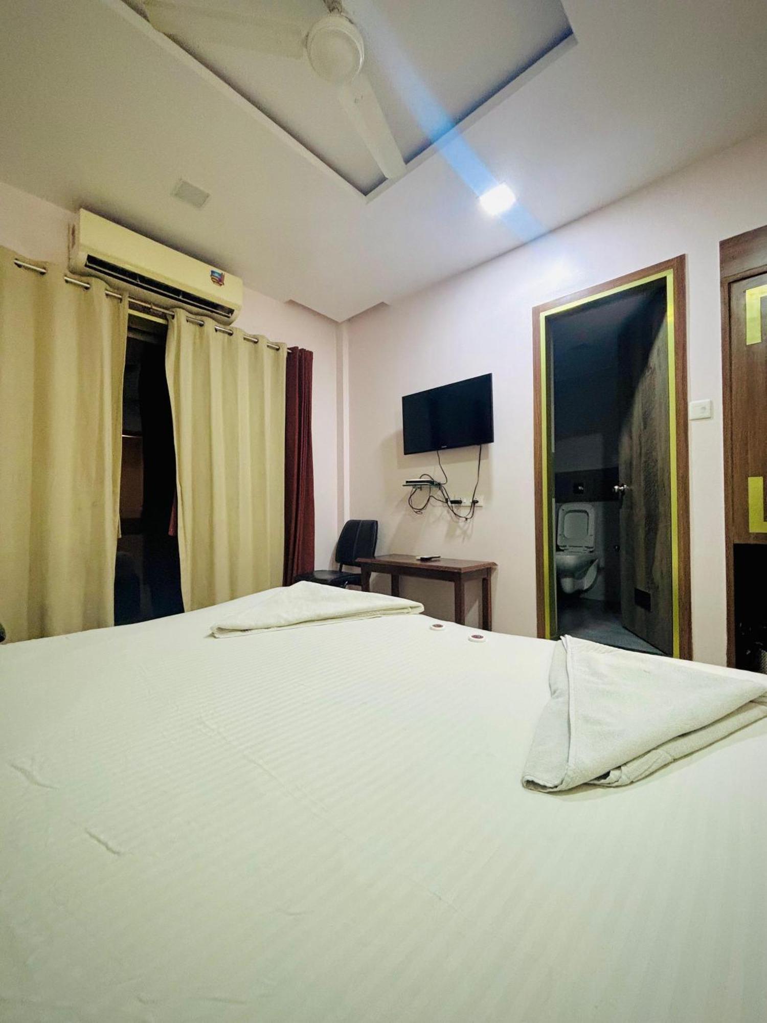 Hotel Laxmi Residency Lonavala Ngoại thất bức ảnh