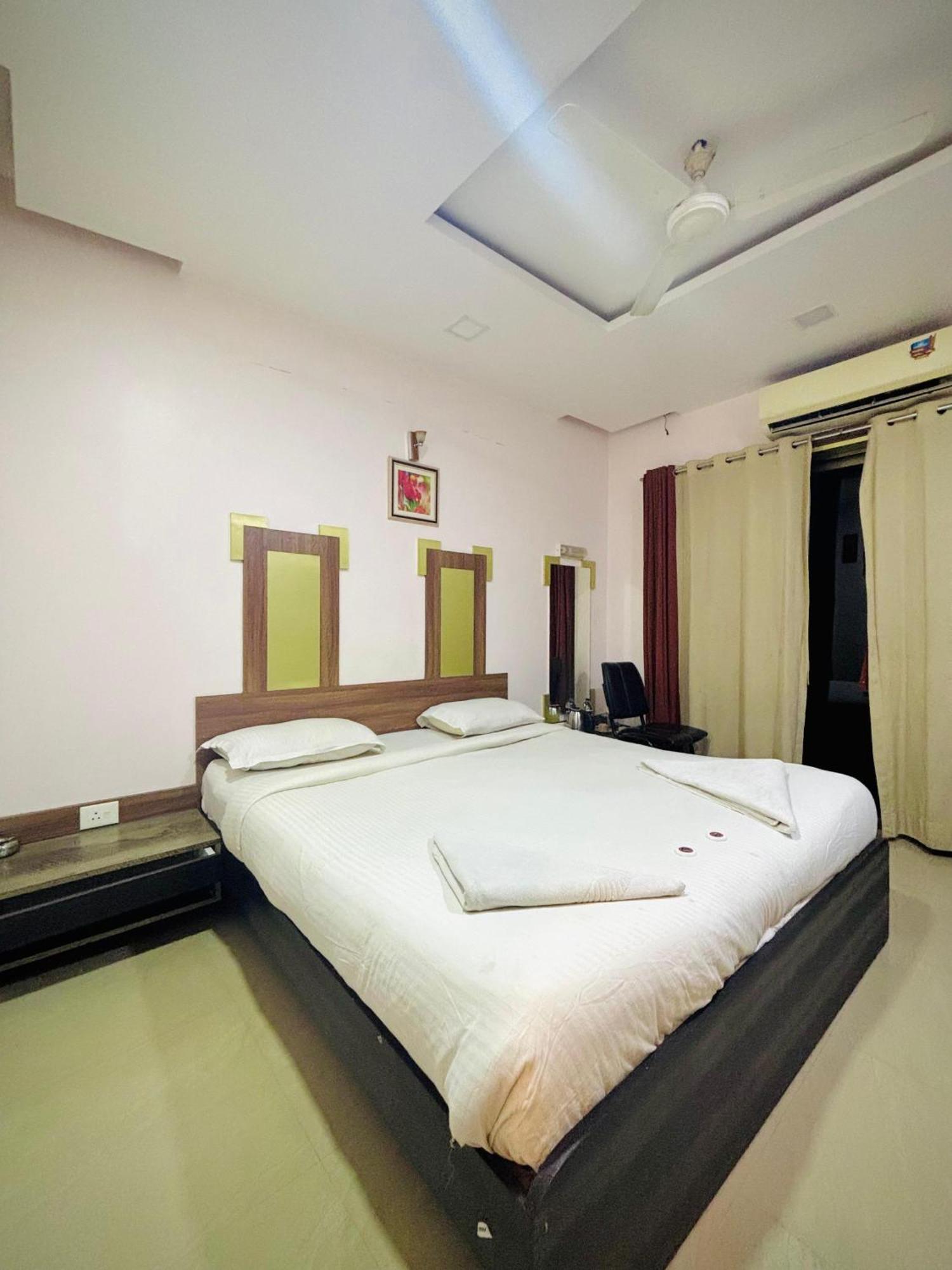 Hotel Laxmi Residency Lonavala Ngoại thất bức ảnh