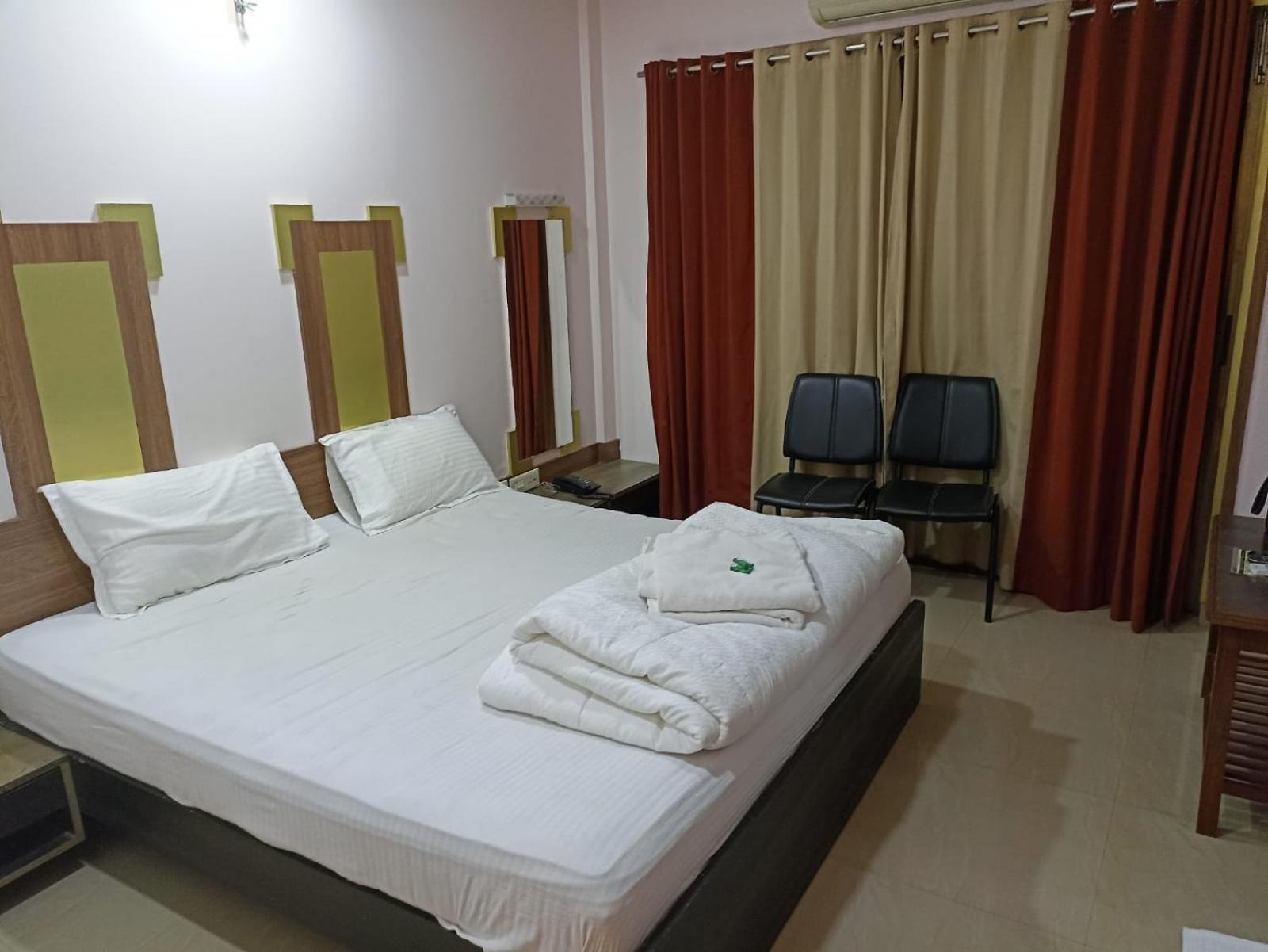 Hotel Laxmi Residency Lonavala Ngoại thất bức ảnh